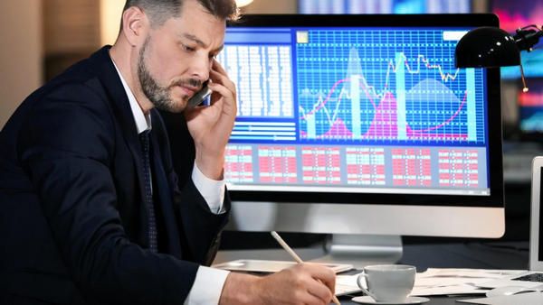 ĐẰNG SAU sự ưu tú của mỗi trader đều là những NĂM THÁNG “dày công” khổ luyện